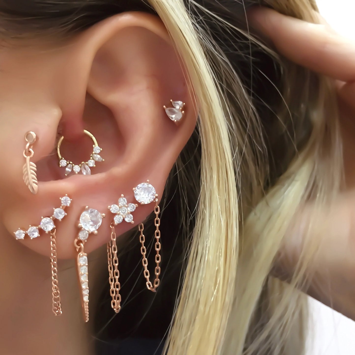 Esse Solitaire Chain Earring