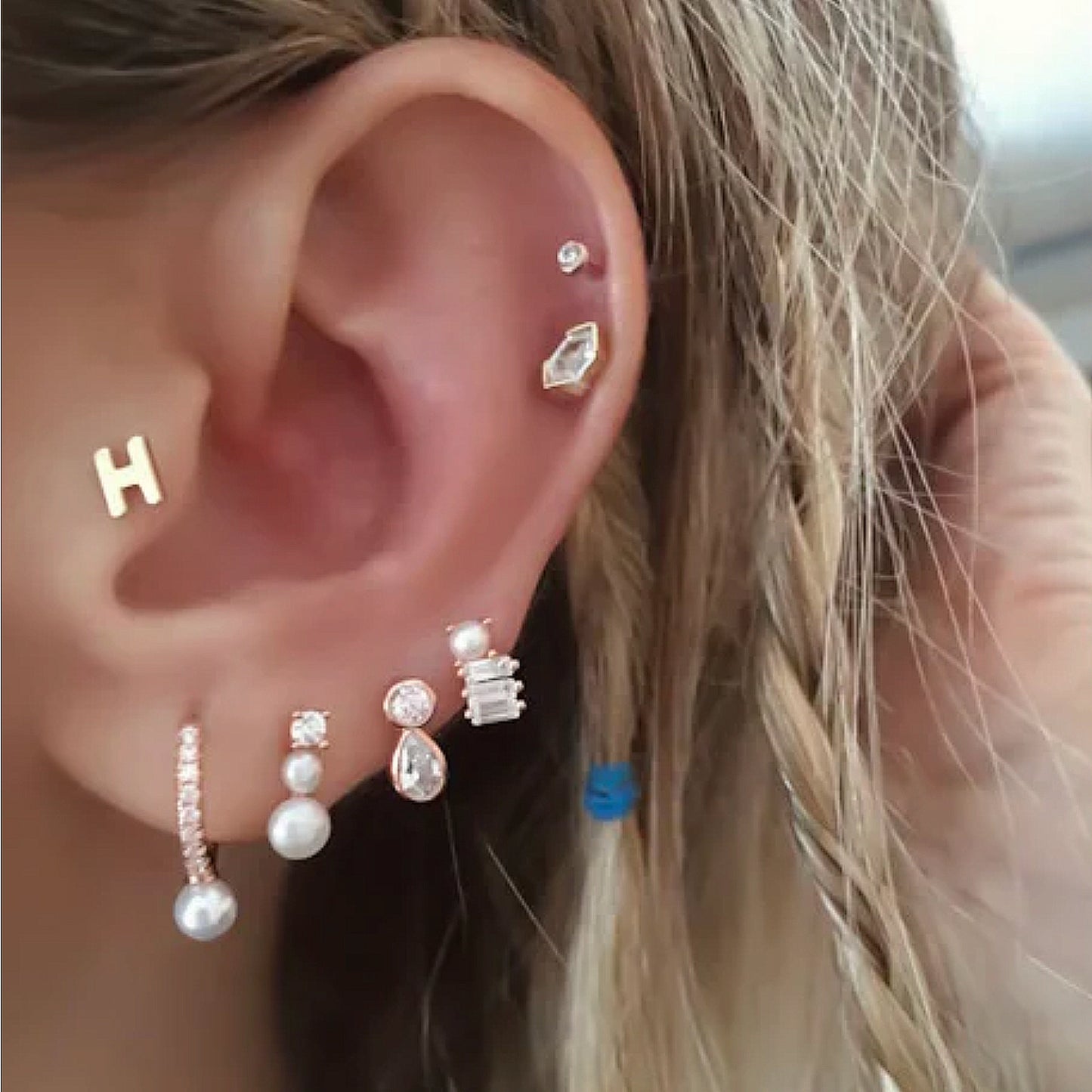 Linda Pearl Point Earring