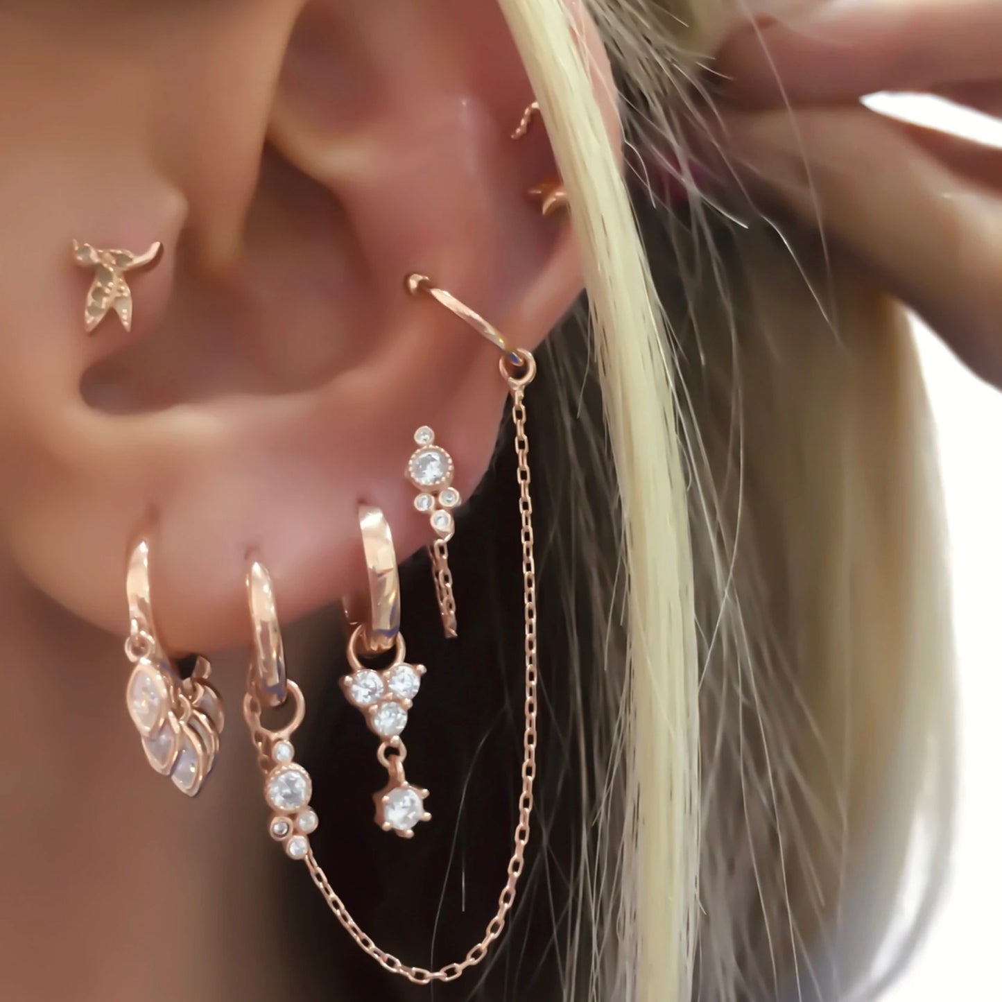 Novel Merry Short Chain Earring
